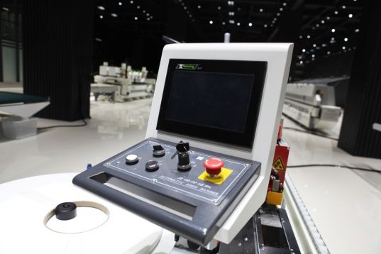 Nanxing NB6JQK  Пульт управления  Пульт управления с 7 -дюймовым сенсорным дисплеем и удобным расположением Отображение процессов и диагностической информации Оперативное решение проблем с помощью кодов ошибок Отчет о производстве: учет метража кр...